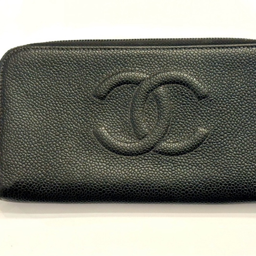 CHANEL Black Textured Leather Card Holder
